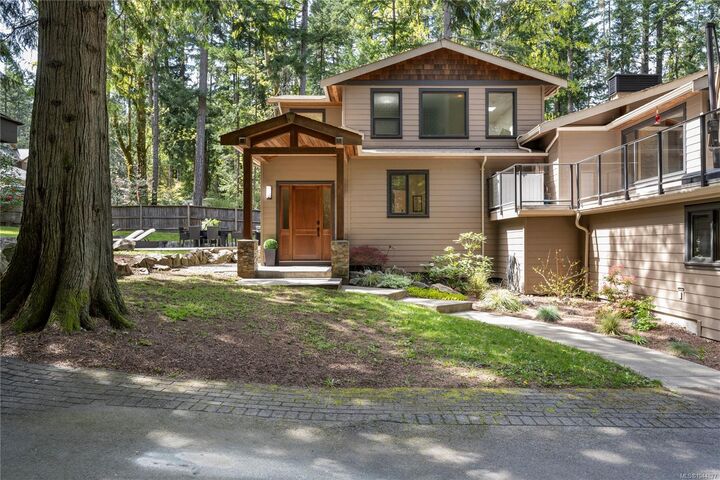 Property Photo: 7817 Superior Rd BC V0R 2H0