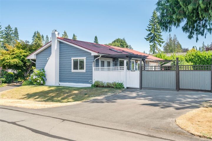 560 Eaglecrest Dr — photo 1
