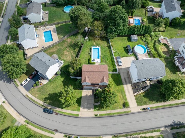 Property Photo: 1421 Sandstone Dr PA 15084