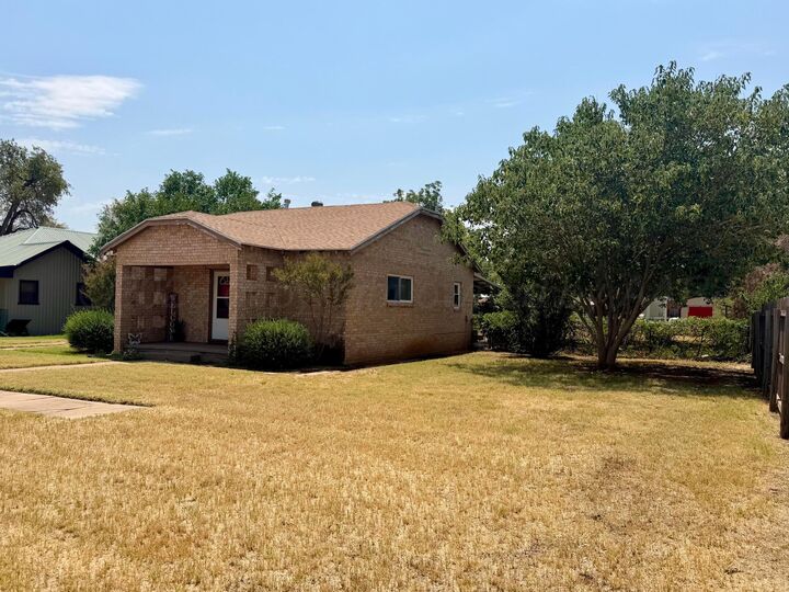 Property Photo:  504 Avenue F SE  TX 79201 
