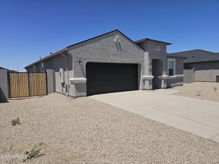 Property Photo: 1584 E Currier Drive AZ 85122