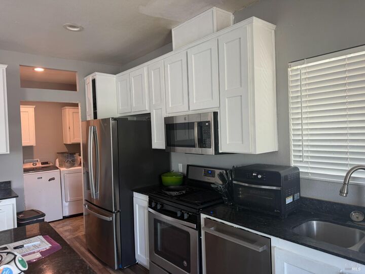 Property Photo: 142 Apple Lane CA 95407