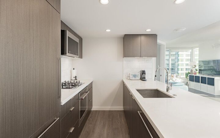 Property Photo: 8189 Cambie Street 2907 BC V6P 0G6