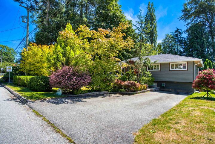 Property Photo: 517 Ailsa Avenue BC V3H 1A5