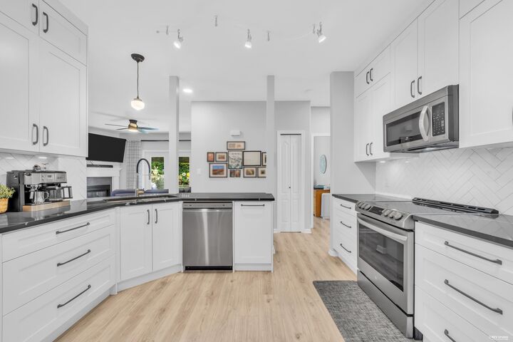 21579 88B Avenue 1 — photo 1