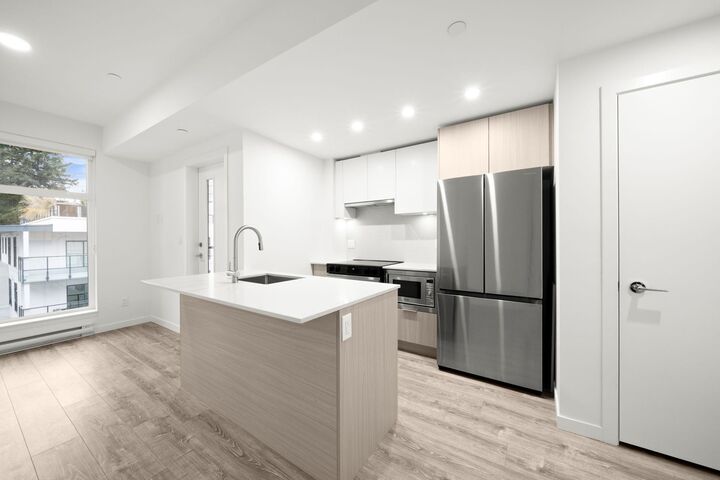 Property Photo: 10828 139A Street 420 BC V3R 0H3