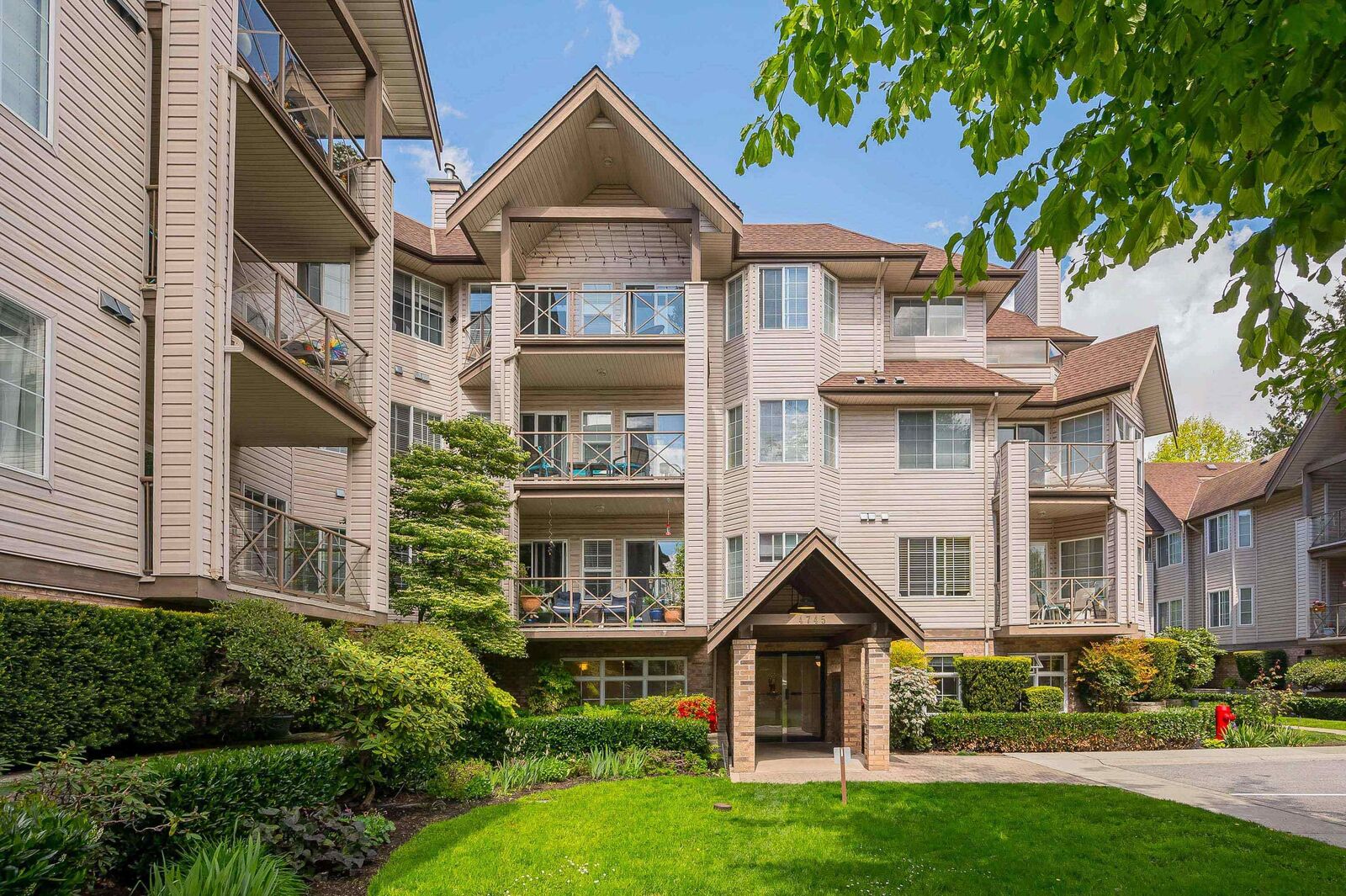 Property Photo: 4745 54A Street 106 BC V4K 2Z9