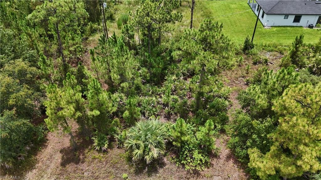 Property Photo: 2402 E 10th St FL 33936