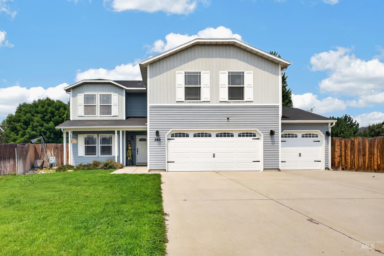 Property Photo:  320 E Walcott Lake Ct  ID 83644 
