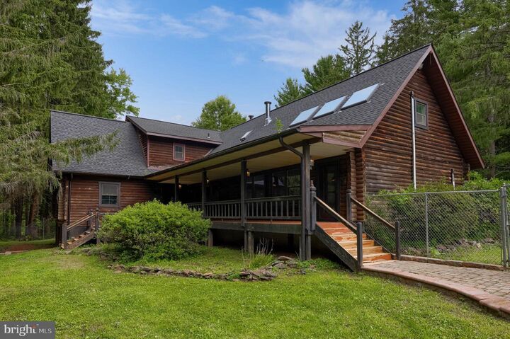 Property Photo:  1702 Briarwood Lane  PA 18951 