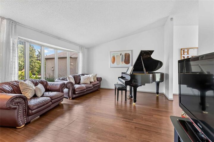 Photo de la propriété:  10 Burlington Way  MB R3Y 1B5 