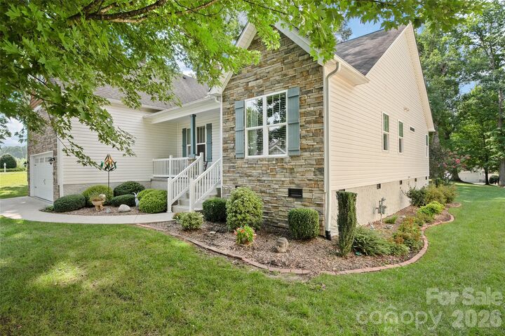 Property Photo: 64 Eagle Pointe Way NC 28731