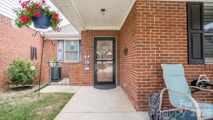 Property Photo:  19940 Oak Leaf Circle  NC 28031 