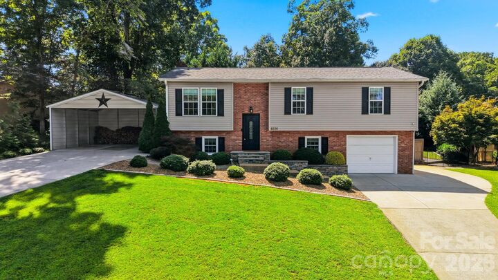 Property Photo: 4536 Kings Circle NC 28602