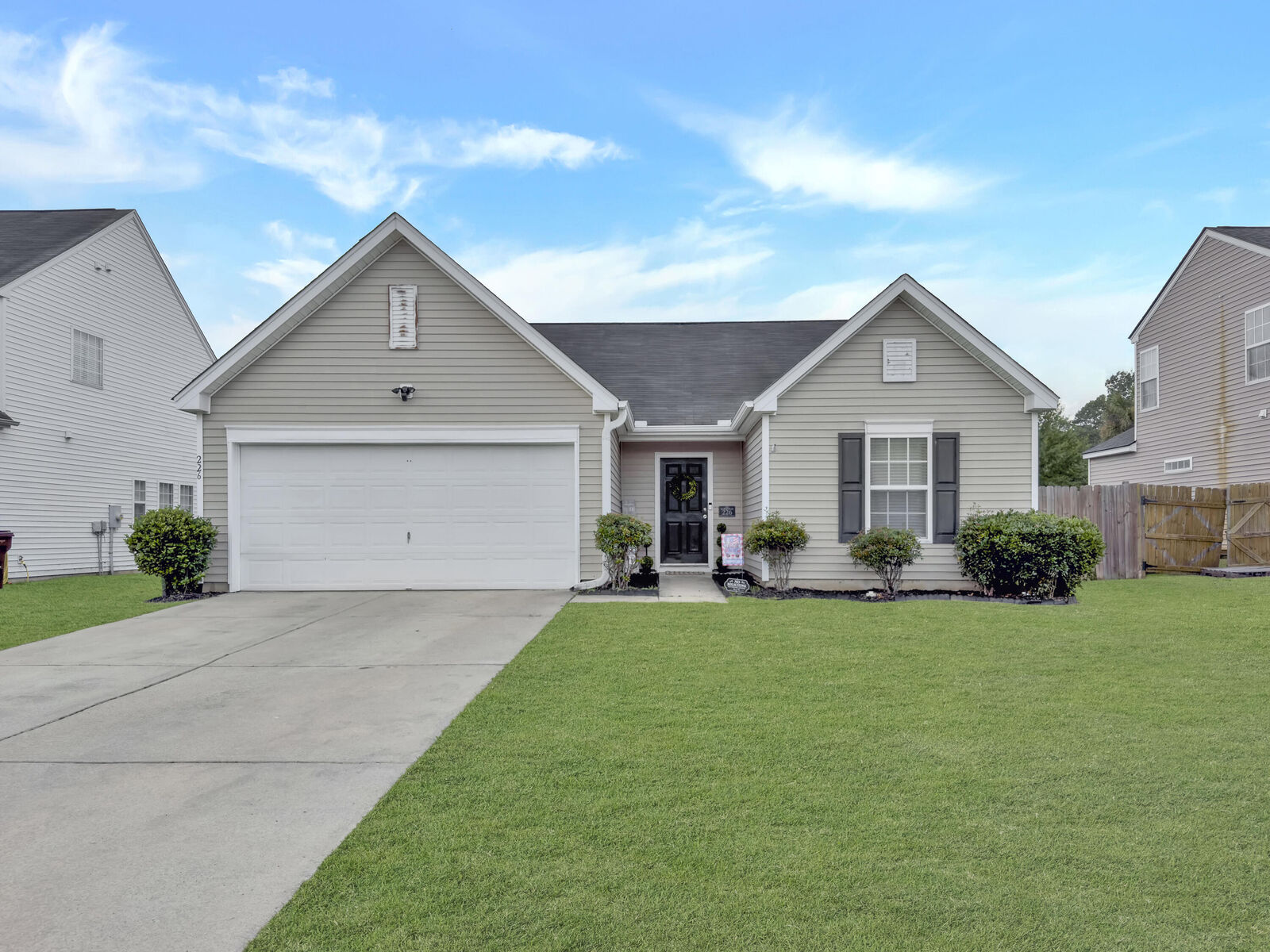 Property Photo: 226 Silk Oak Drive SC 29461