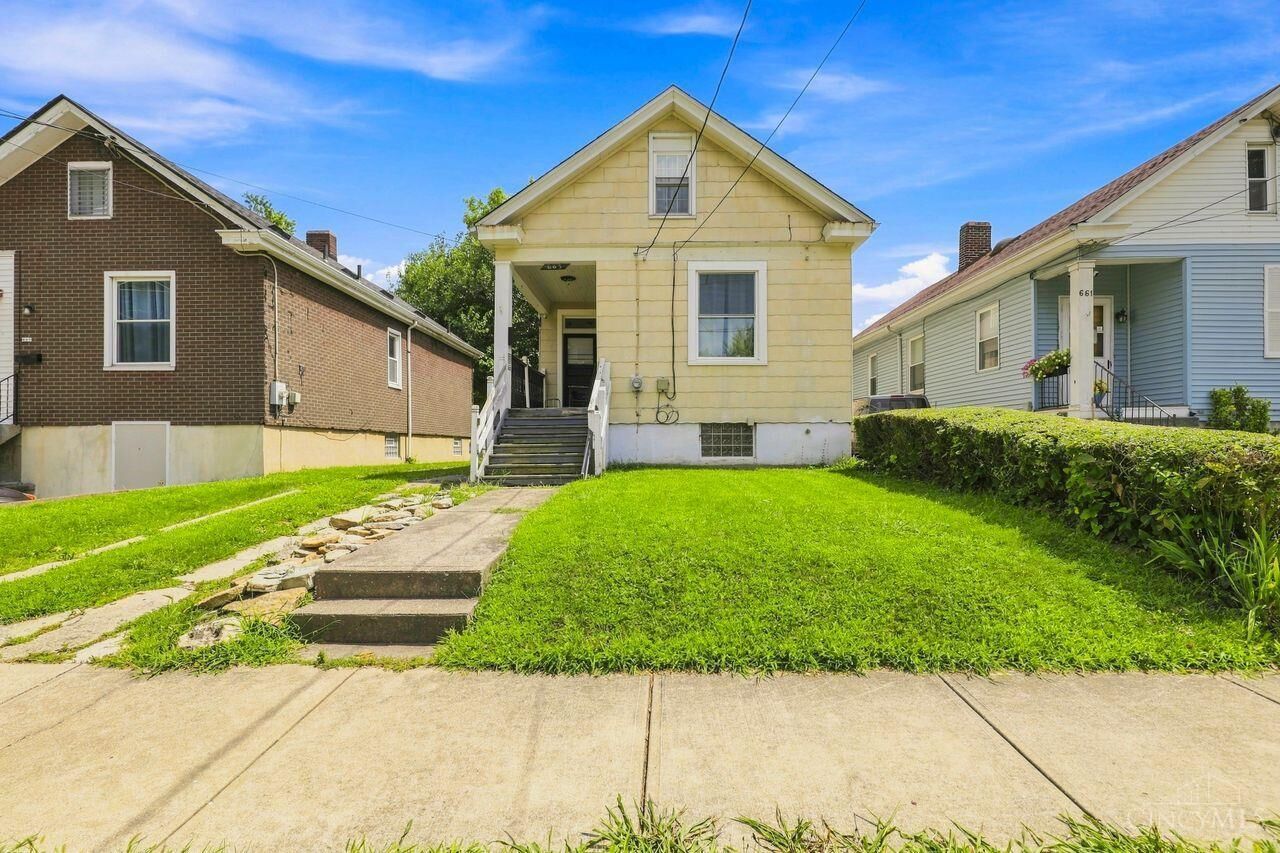 Property Photo: 663 Elliott Avenue OH 45215