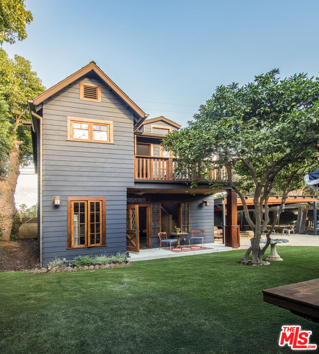 Property Photo: 1718 S Hobart Blvd CA 90006