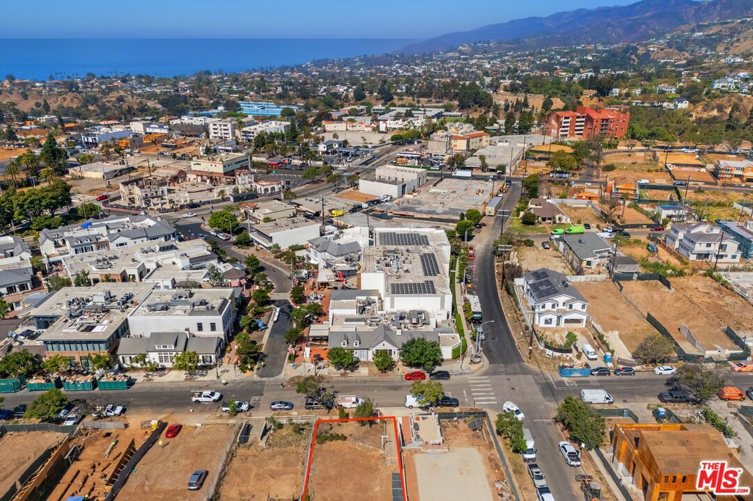 Property Photo:  1050 Monument St  CA 90272 