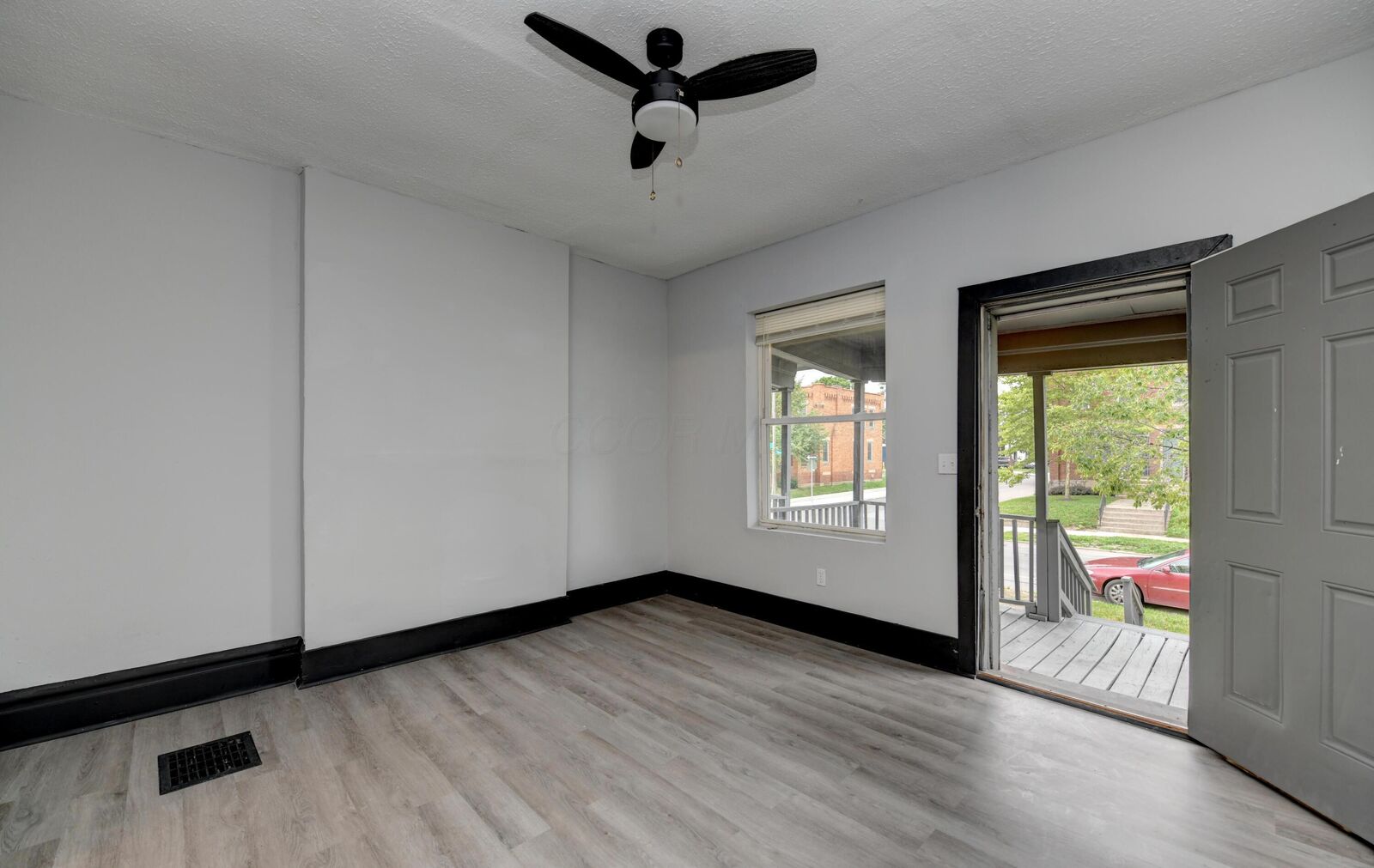 Property Photo: 814 - 816 S Ohio Avenue OH 43206
