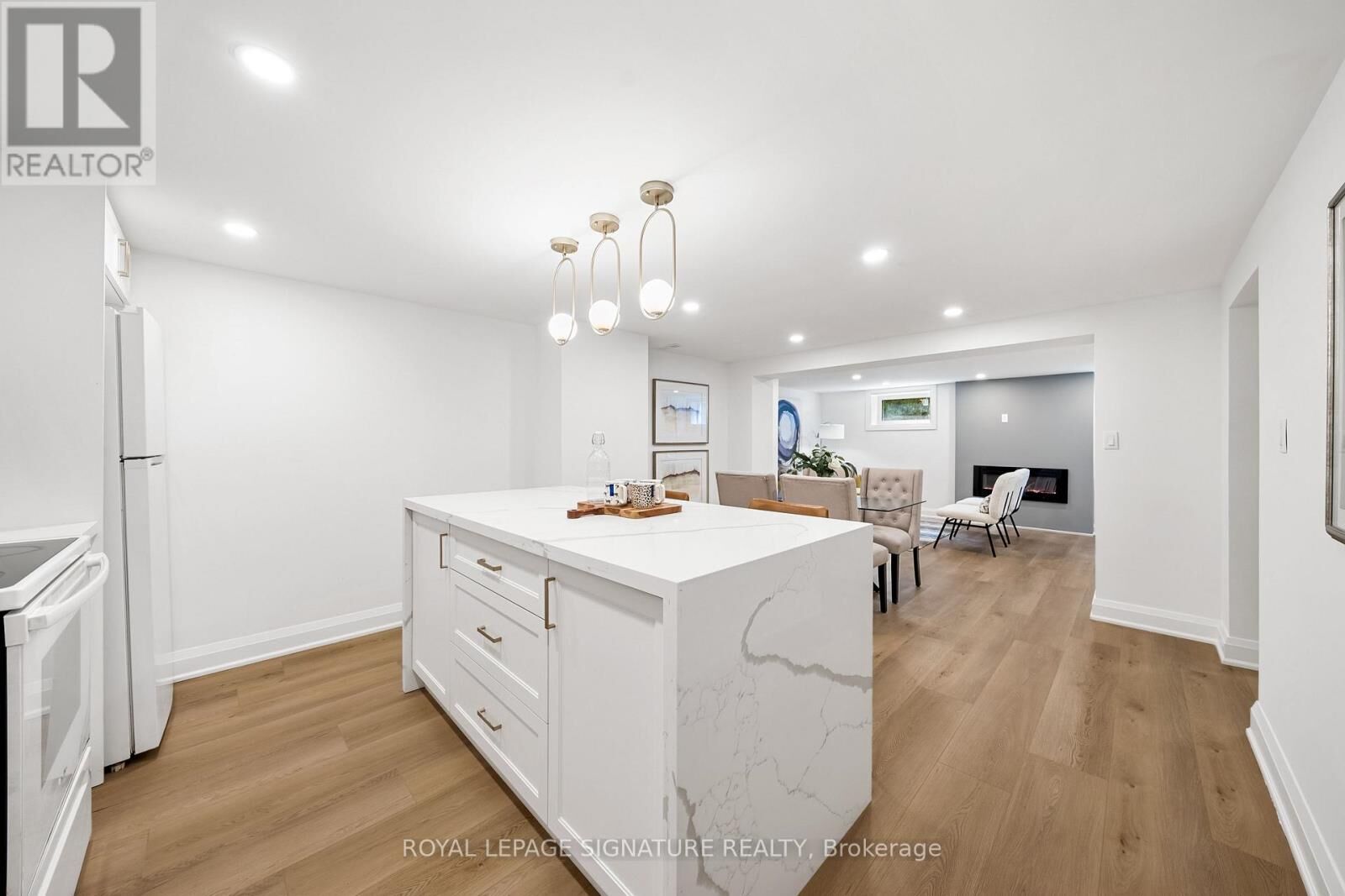 Property Photo: 247 Kathryn Crescent Lower ON L3Y 1L9