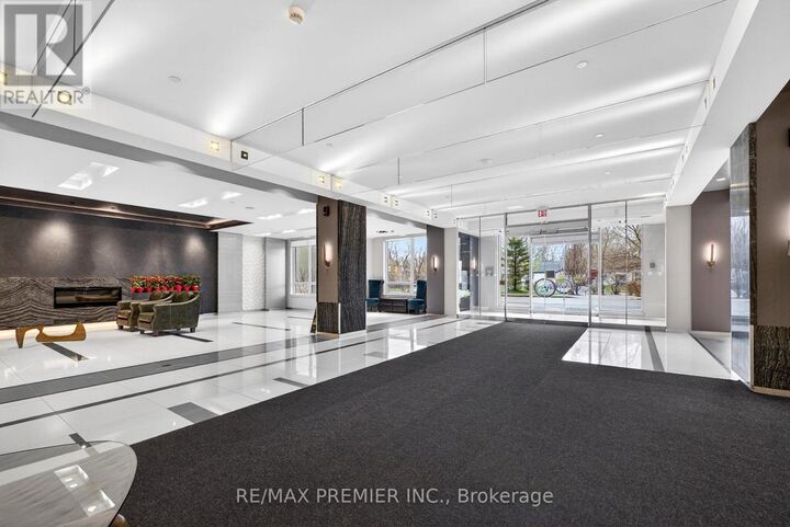 Property Photo:  7167 Yonge Street 608  ON L3T 0E1 