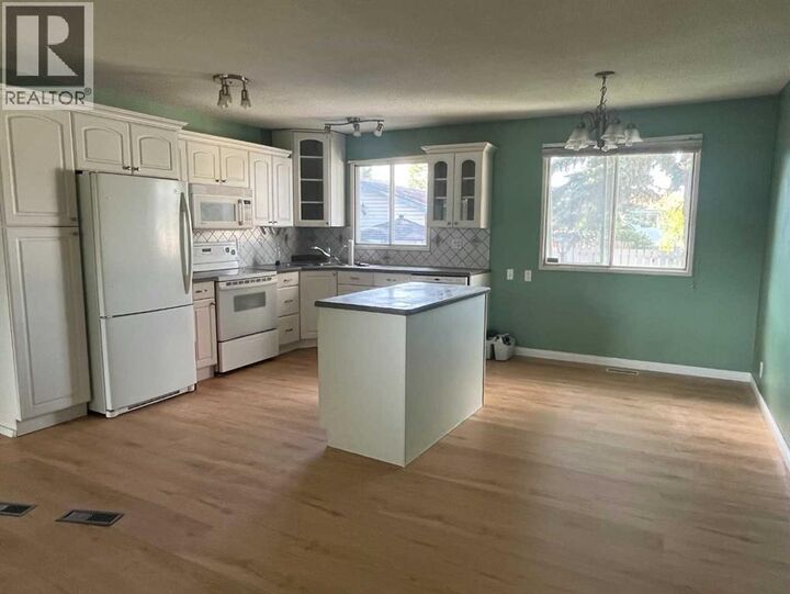 Property Photo:  5820 Rundlehorn Drive Northeast  AB T1Y 2C3 