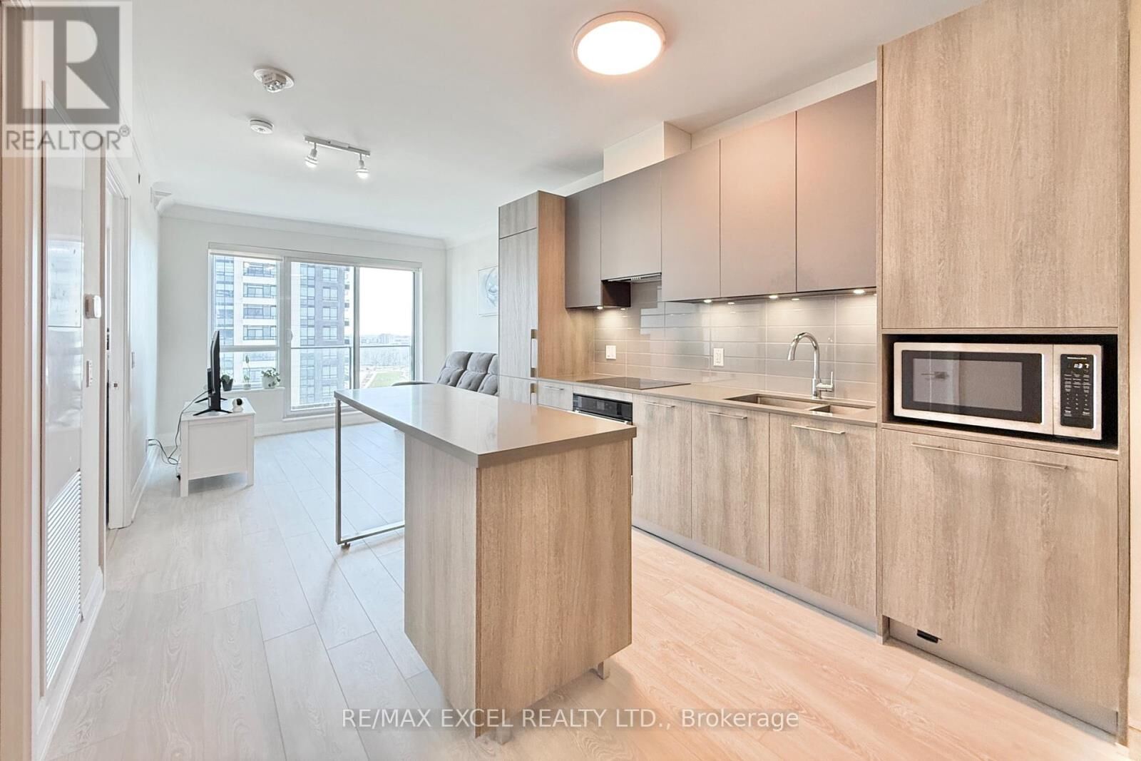 Property Photo: 18 Water Walk Drive 1801 ON L3R 6L5