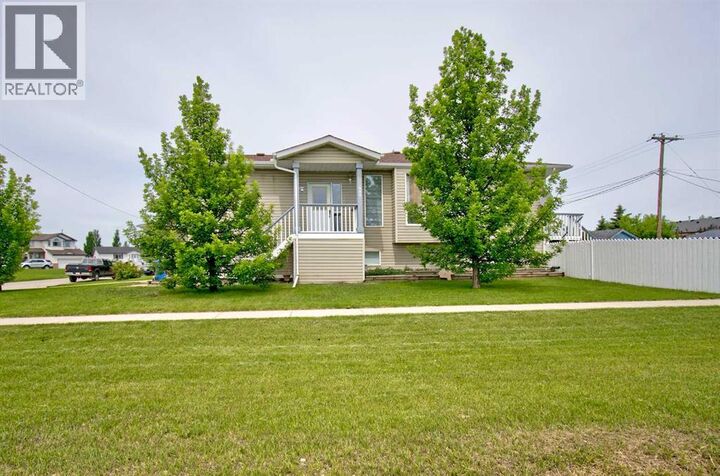Property Photo: 434 9 Street AB T0M 0G0