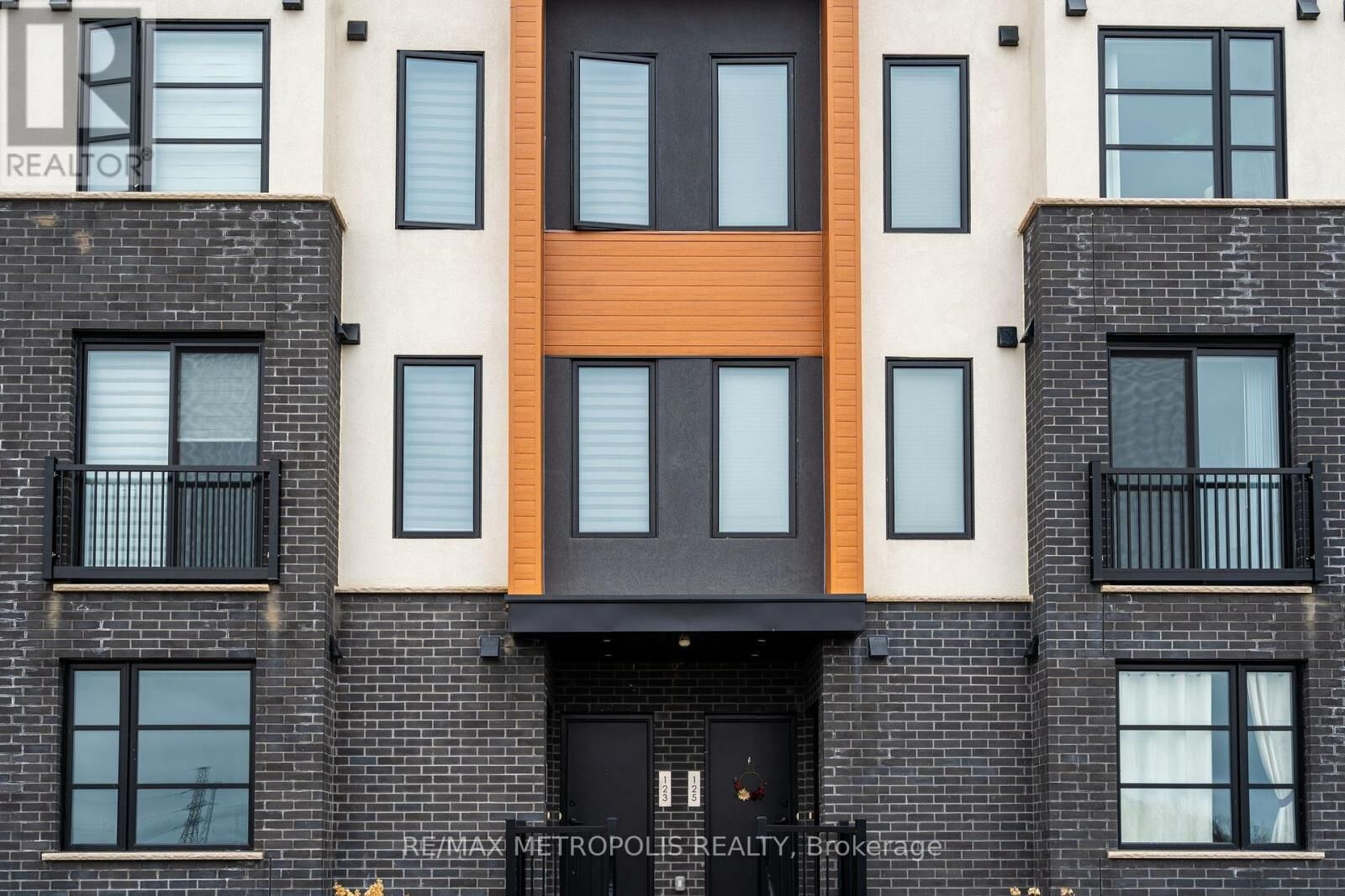 Property Photo:  3900 Savoy Street 121  ON N6P 0E3 