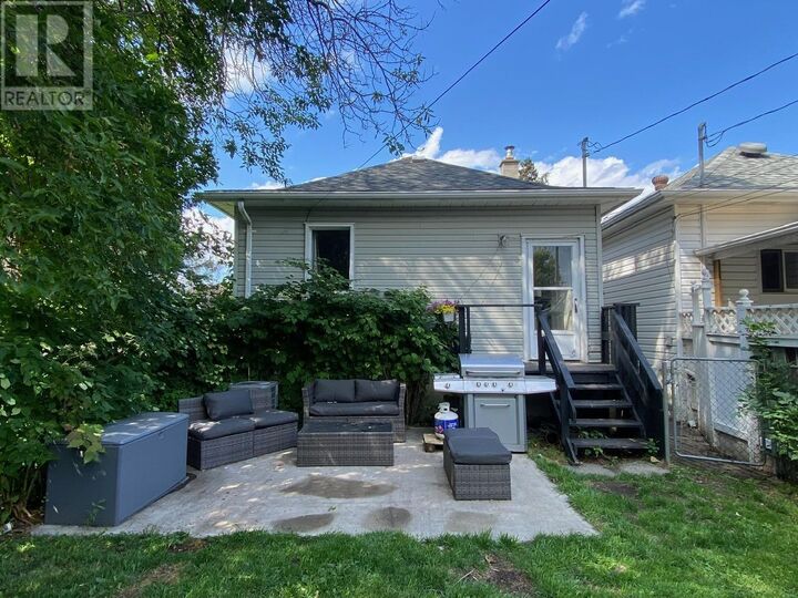 Property Photo:  822 Pruden St  ON P7C 2K3 