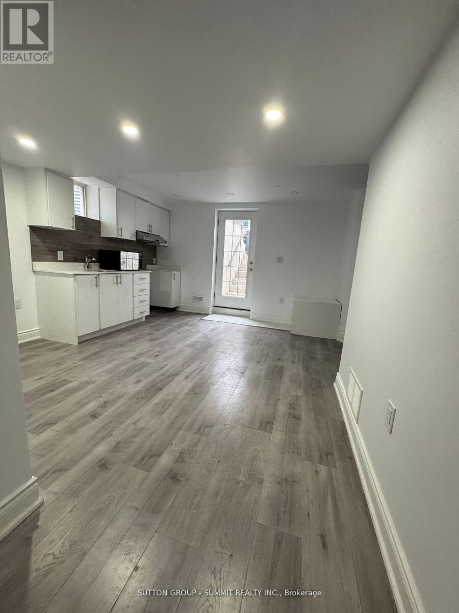 Property Photo:  674 Thompson Road South Lower  ON L9T 0C7 