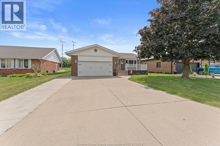Property Photo: 18 Elizabeth Crescent ON N8H 4Y1