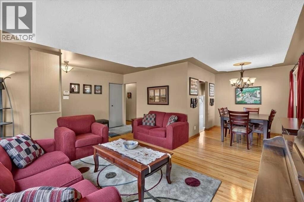Property Photo: 7536 Fleetwood Drive Southeast AB T2H 0X1