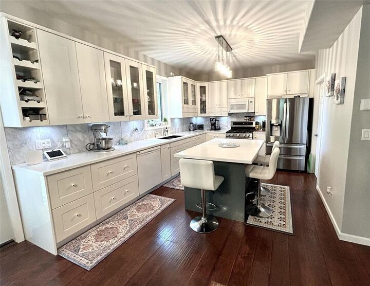 Property Photo: 737 Clandeboye Avenue MB R1A 0Y3
