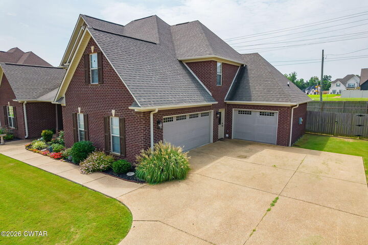 Property Photo:  325 Silver Leaf Drive  TN 38355 