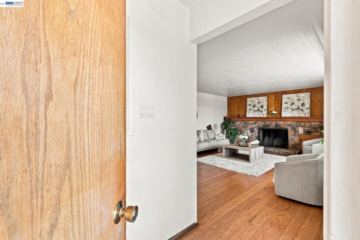 Property Photo: 5760 Leona St CA 94605