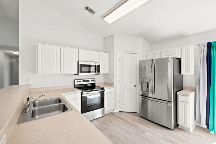 Property Photo: 127 Nivana Drive FL 32536