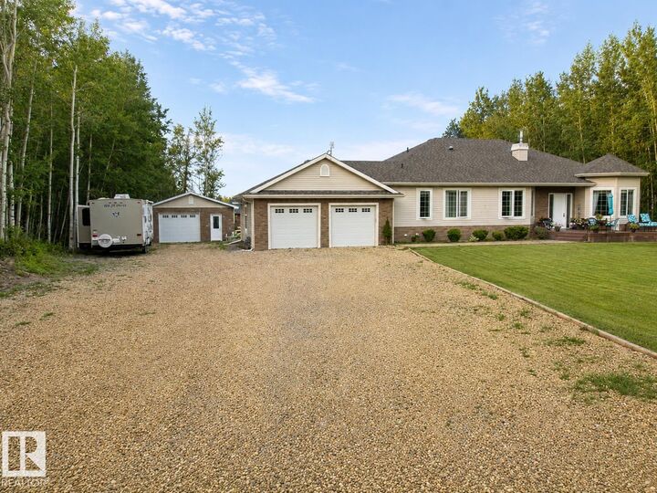 Property Photo: 16 Crystal Keys Crescent AB T0C 2V0