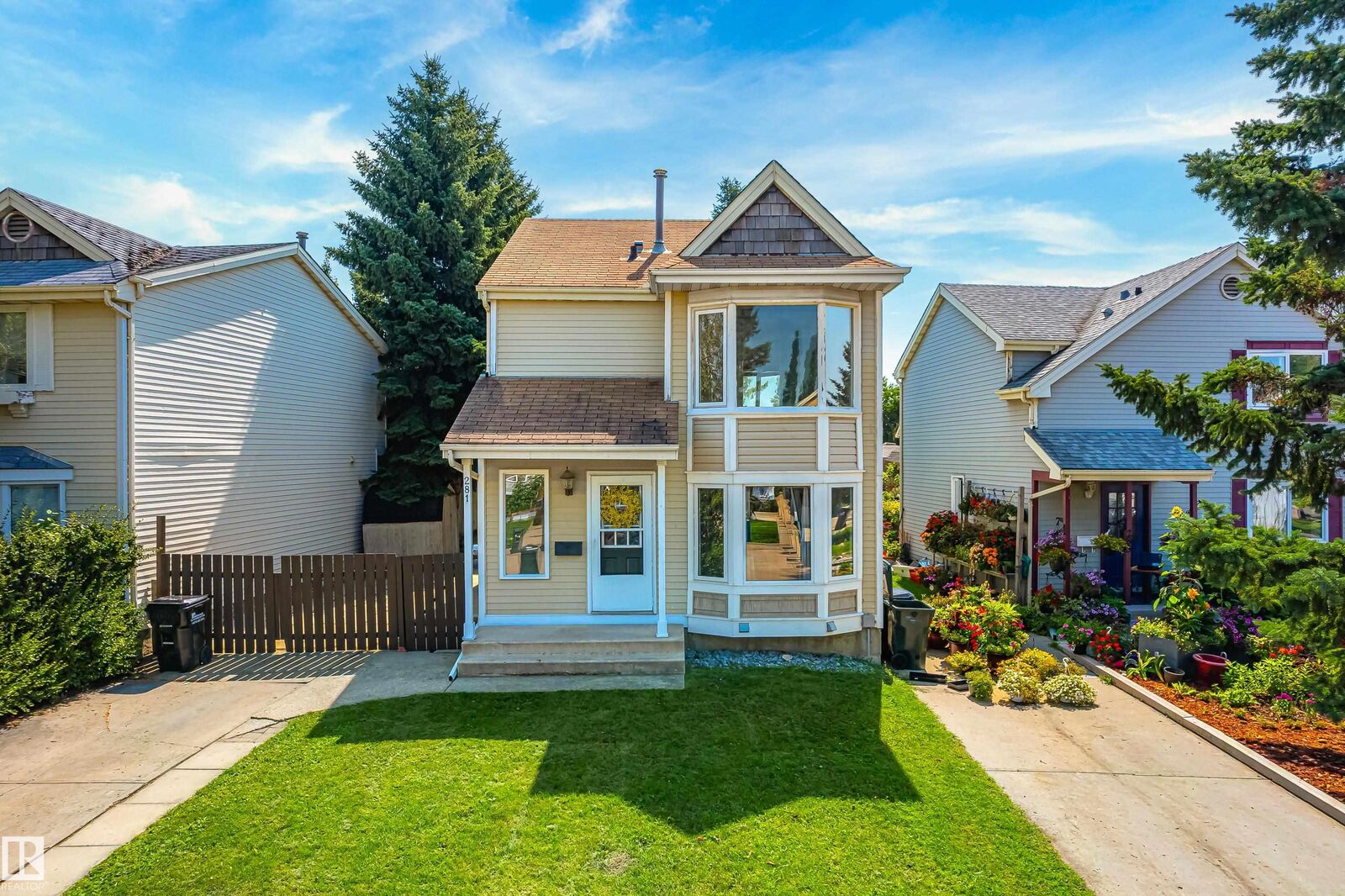 Property Photo: 281 Vantage Lane AB T8A 4J3