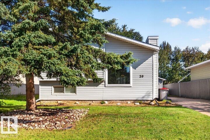 Property Photo:  39 McNabb Crescent  AB T7Z 1G8 