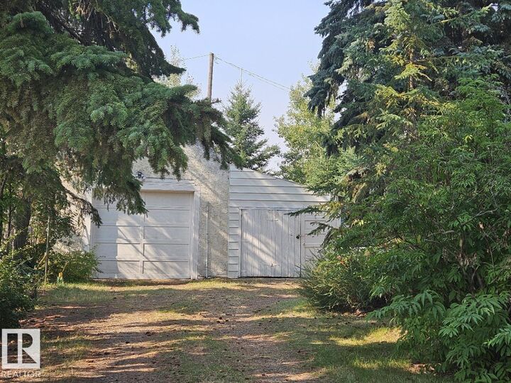 Property Photo:  5102 51 Avenue  AB T0B 4R0 