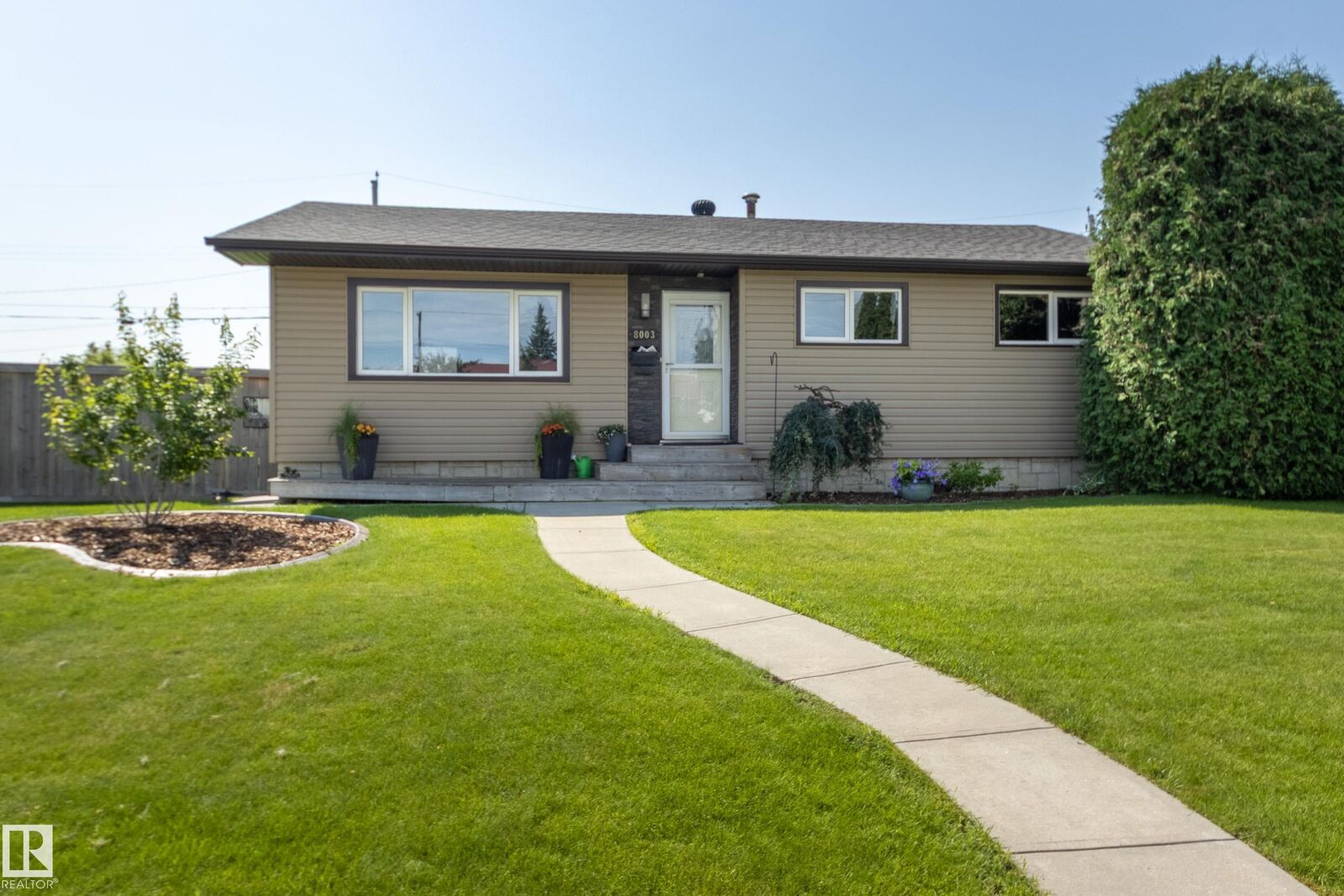 Property Photo:  8003 136 Avenue NW  AB T5C 2K8 