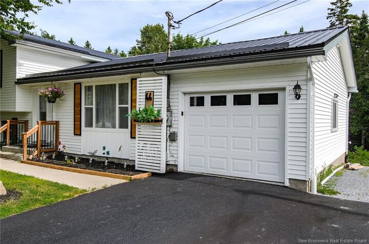 Property Photo:  44 Wedgewood Drive  NB E2E 3P8 