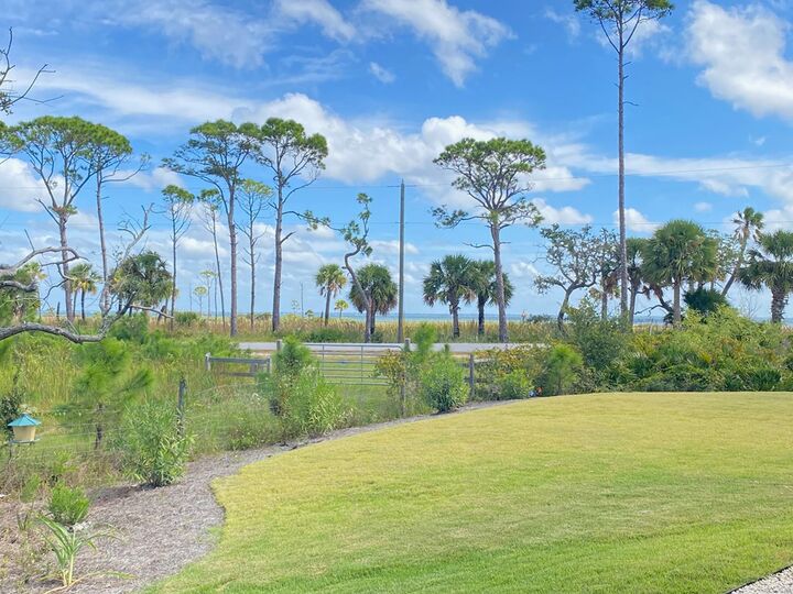 Property Photo: 229 Park Point Cir FL 32456