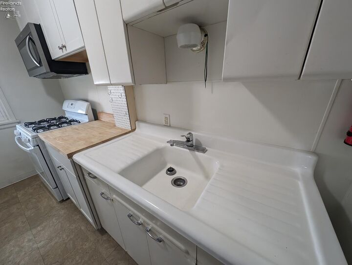 Property Photo: 117 Monroe Street OH 43452