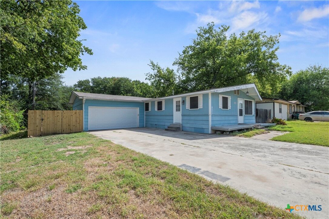 Property Photo: 103 E Mark Road TX 76548