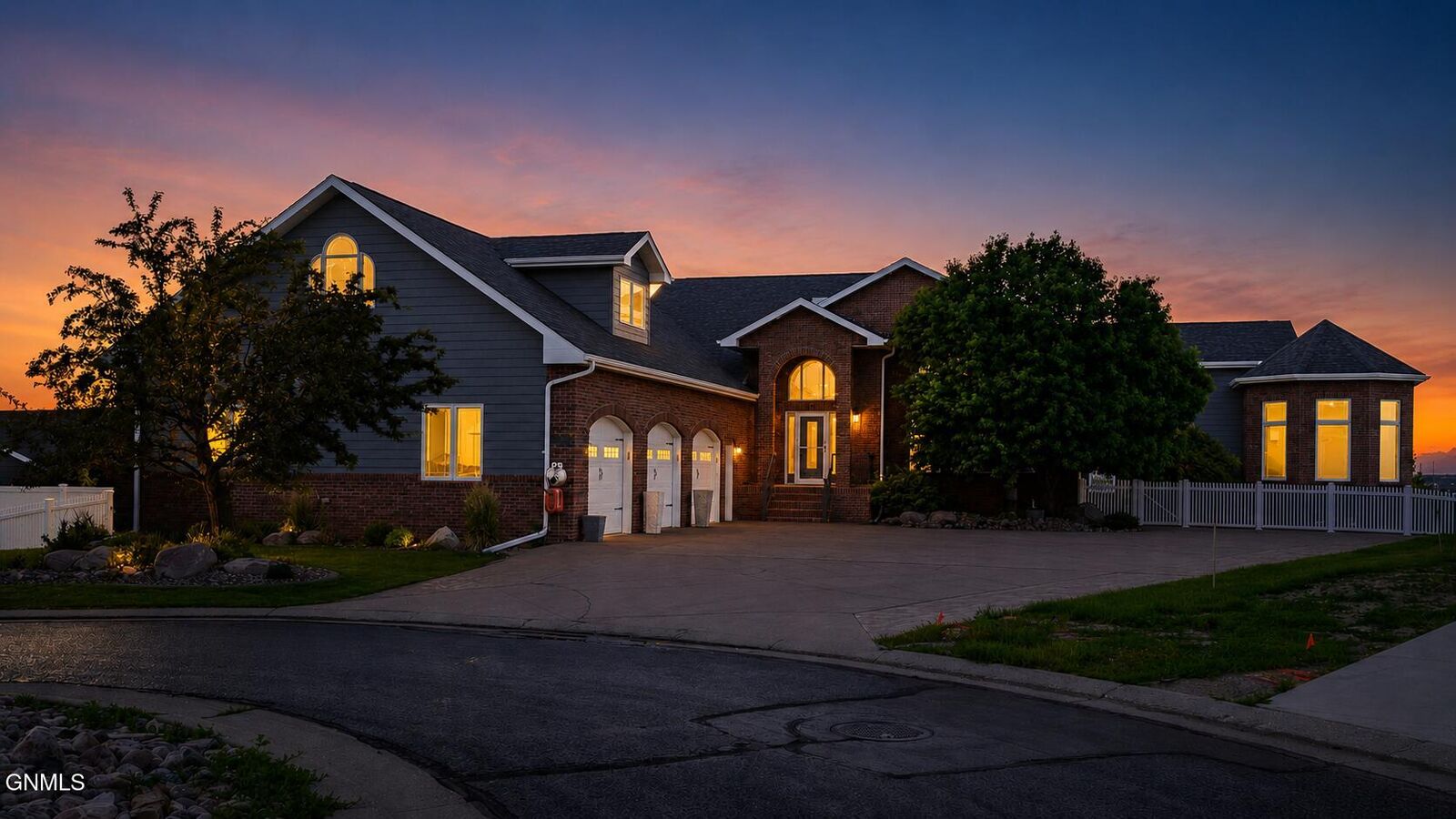 Property Photo: 1916 Harding Place ND 58501
