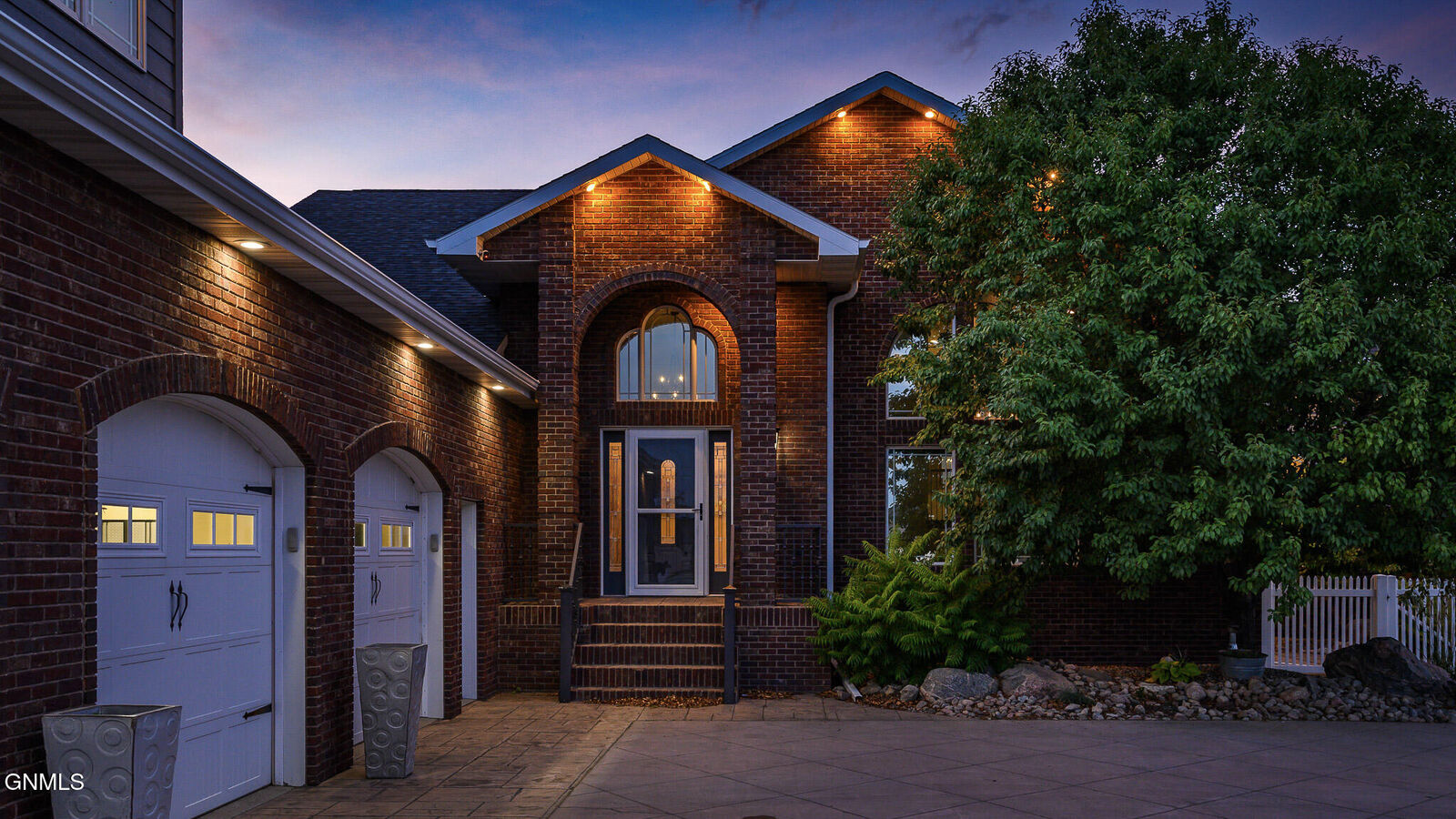 Property Photo:  1916 Harding Place  ND 58501 