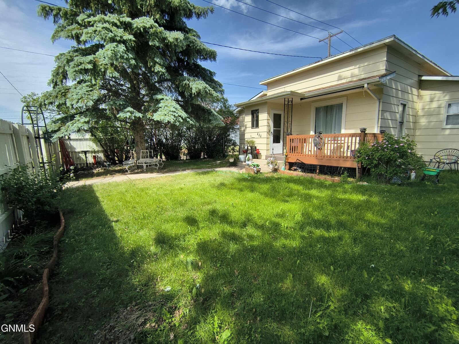 Property Photo:  111 6th Avenue SE  ND 58401 