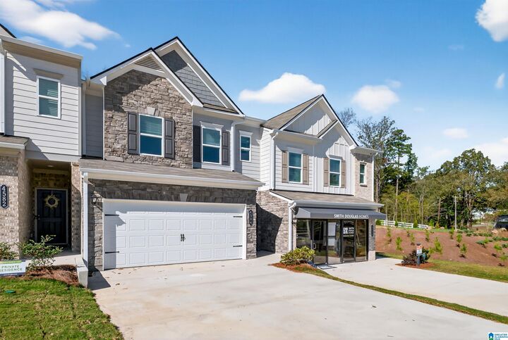Property Photo: 4506 Village Springs Square 7 AL 35068